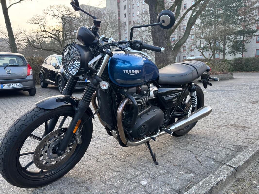 Triumph Street twin 900