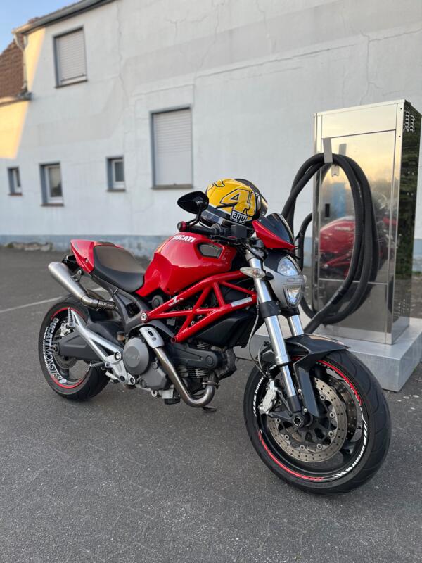 Ducati Monster 696 FIN 1