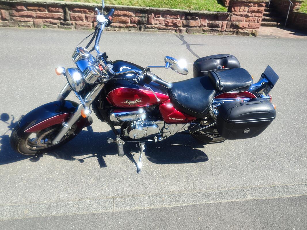 Hyosung Aquila GV 250