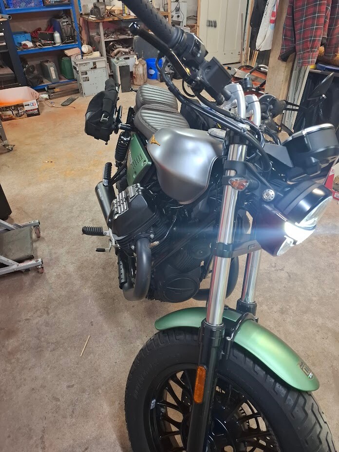 Moto Guzzi v9 bobber