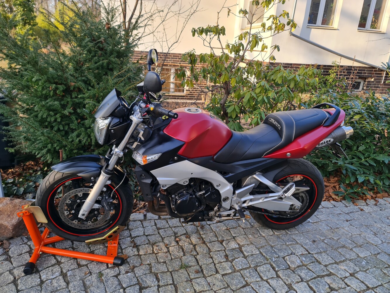 Suzuki GSR 600