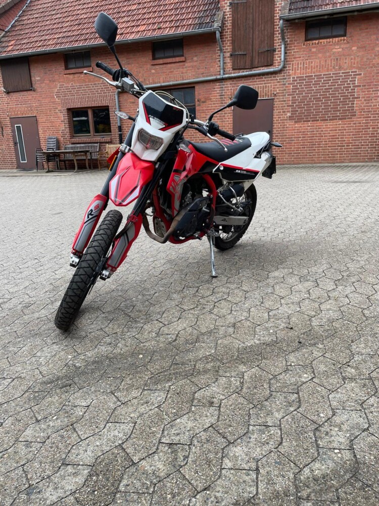 SWM Rs 125 r