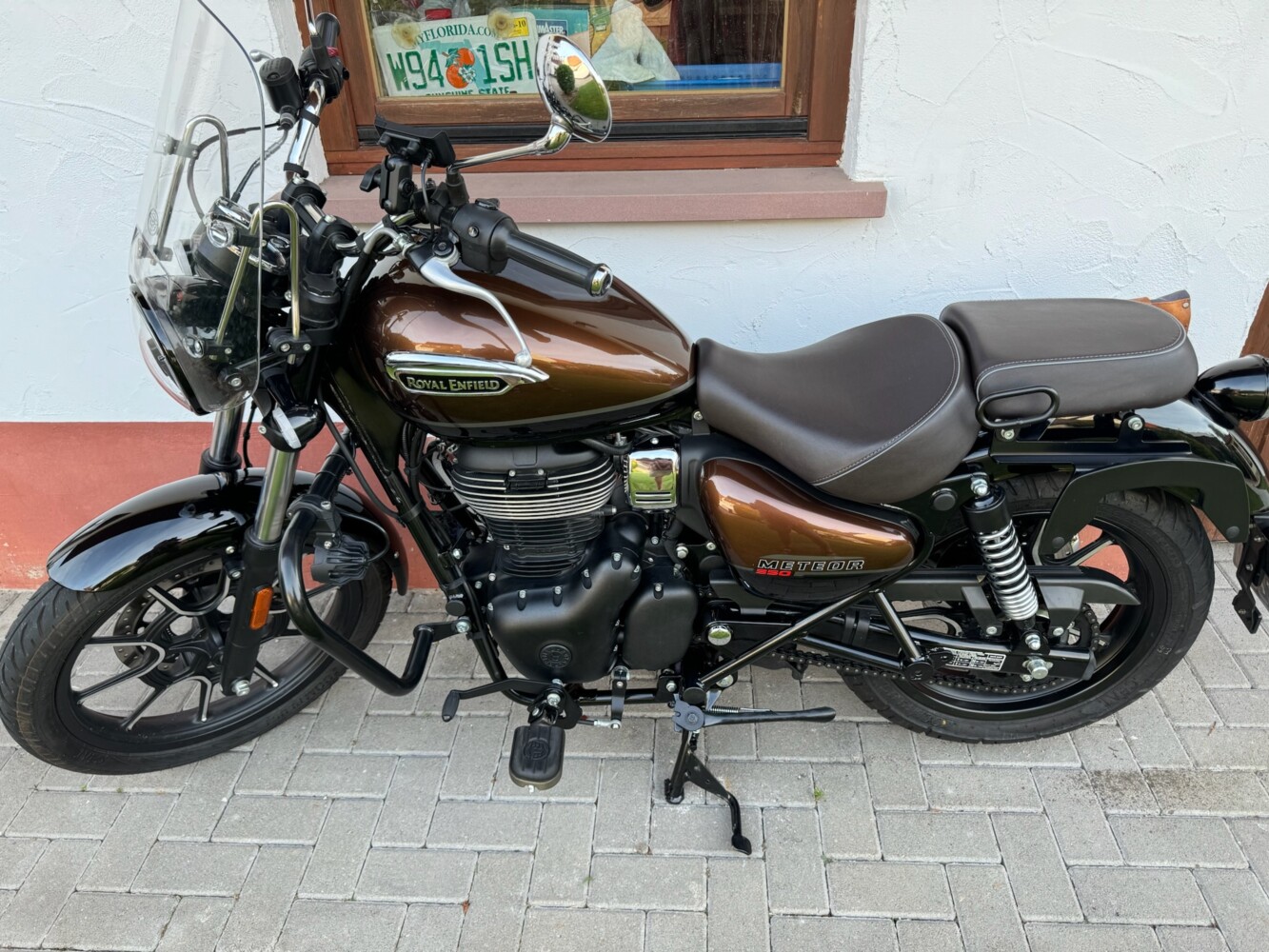 Royal Enfield Meteor 350 Supernova braun