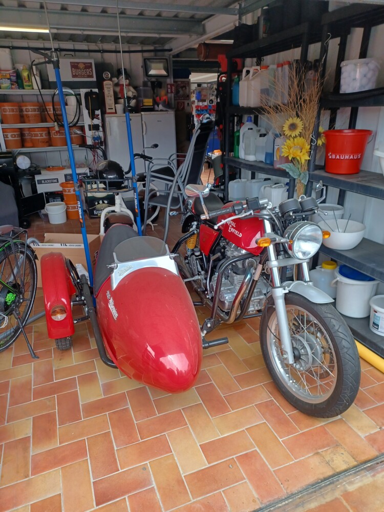 Royal Enfield Continental GT mit Beiwagen 350 km