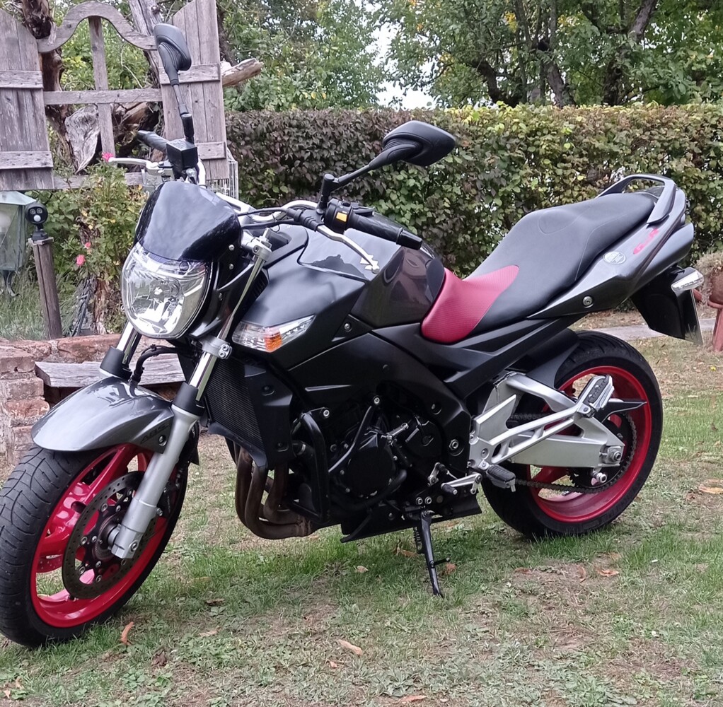 Suzuki GSR 600