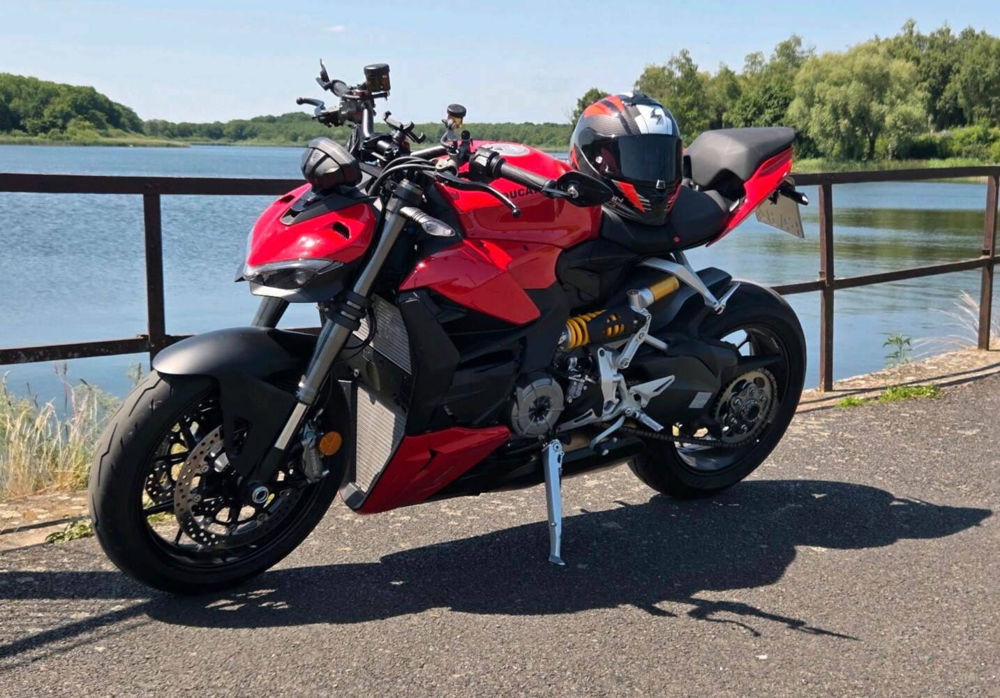 Ducati Streetfighter v2